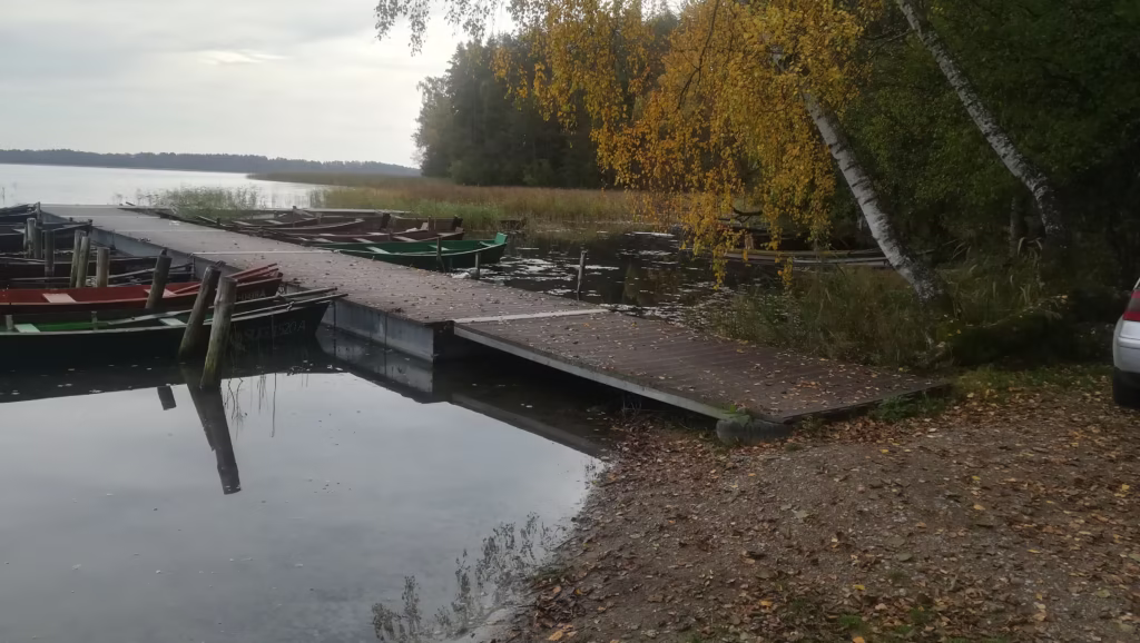 IMG 20191018 105619 Przystań z pomostów pływających w Wigierskim Parku Narodowym