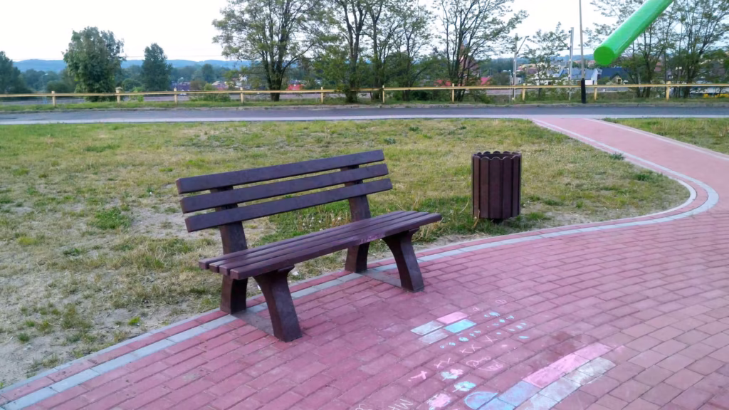 hanimat.pl miejskie lawki i kosze na smieci przy silowni w redzie marianowo 2 Miejskie ławki i kosze na śmieci przy siłowni w Redzie Marianowo