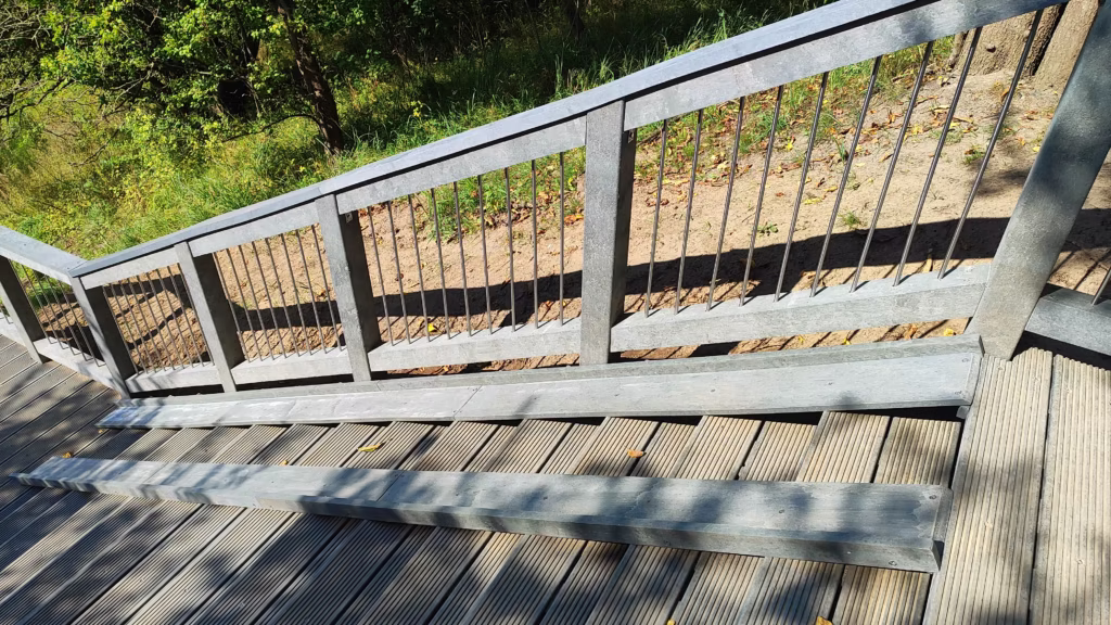 IMG 20250905 132415 Schody przy wejściu nr 15 w Chłapowie